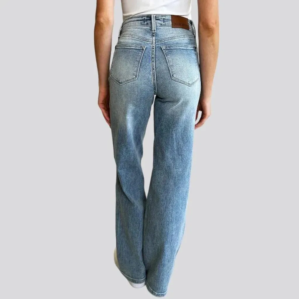 Light-wash women's sanded jeans